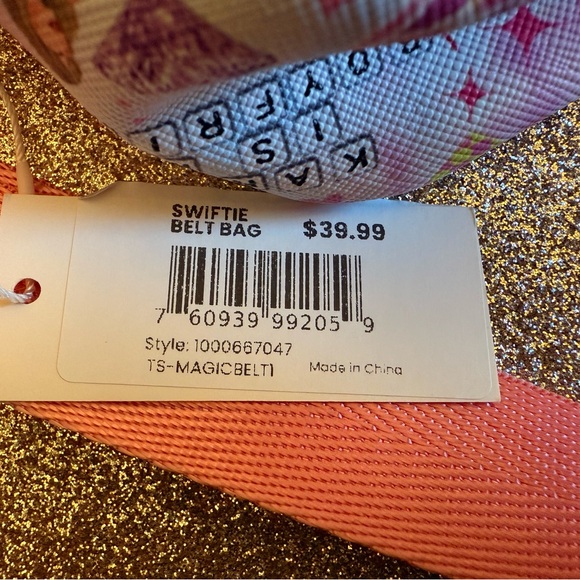 Taylor Swift, Swiftie Belt Bag - Picture 6 of 6